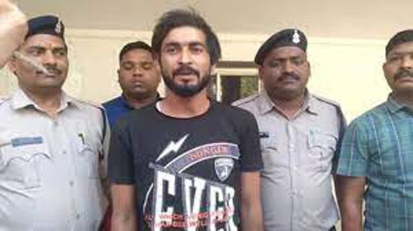 क्राइम का मास्टर माइंडः अश्लील वीडियो और ब्लैकमेल का खेल, देश में 910 लोगों को बनाया शिकार.......