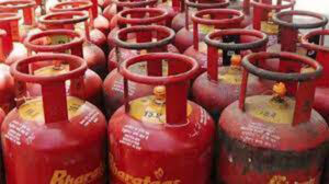 LPG: LPG सिलेंडर के दाम 50 रुपए बढ़े, जानिए क्या है ताजा रेट