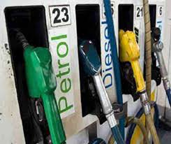 Fuel Rates: आम आदमी को तगड़ा झटका, चेक करें अपने शहर का रेट