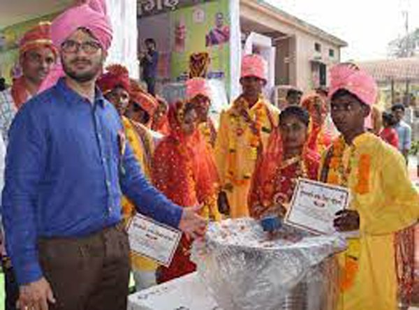 एक दूजे के हुए 351 जोड़े.....अफसर बने घराती और बाराती....