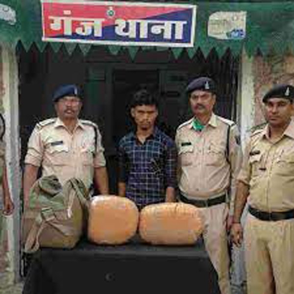 रायपुर बिग न्यूज़: मिलन स्वीट्स पास अंतर्राज्यीय गांजा तस्कर गिरफ्तार