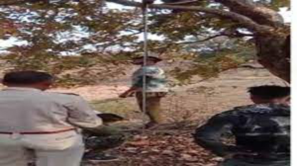 VIDEO बनाकर फांसी में झूल गया छात्र: कहा- पापा और बड़े पापा मौत के जिम्मेदार