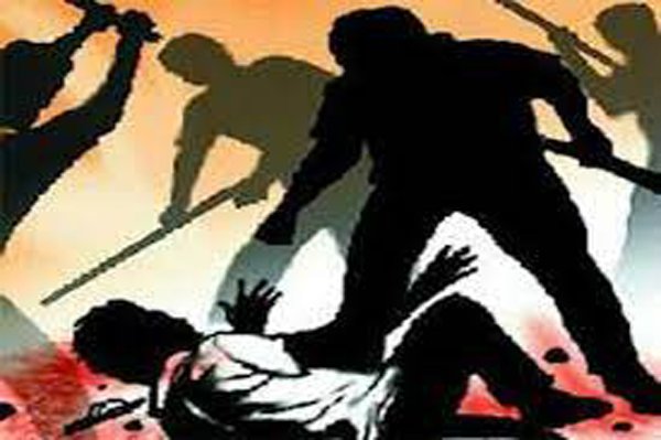 Death: पालतू को कुत्ते बचाने में गई मालिक की जान, पढ़ें...