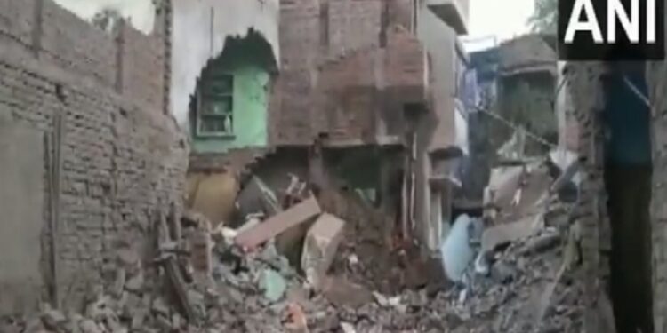 घर में हुए भीषण धमाके में 1 मासूम समेत 7 लोगों की मौत