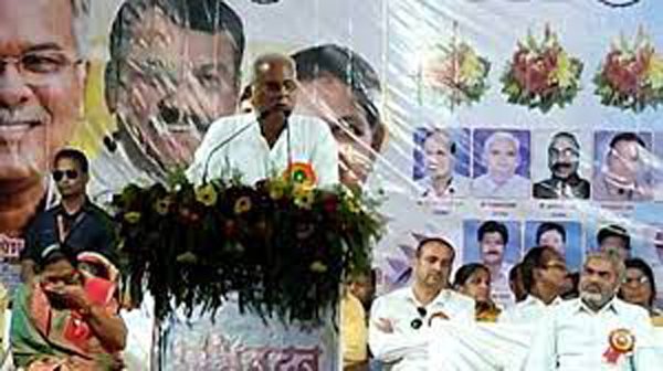 समधी-समधन के गांव में CM बघेल, मुख्यमंत्री ने विकासकार्यों की लगाई झड़ी