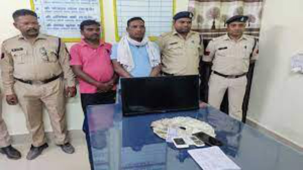 IPL में सट्टा खिला रहे थे शातिर, लाखों की सट्टा पट्टी और कैश के साथ अरेस्ट %%sep%% cg news