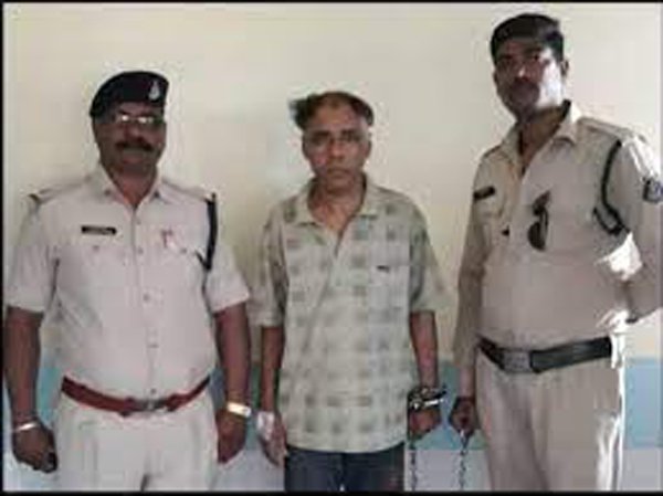 टीचर की हत्या में पति गिरफ्तार, शराब के नशे में मारा चाकू..जानिए पूरा मामला ...