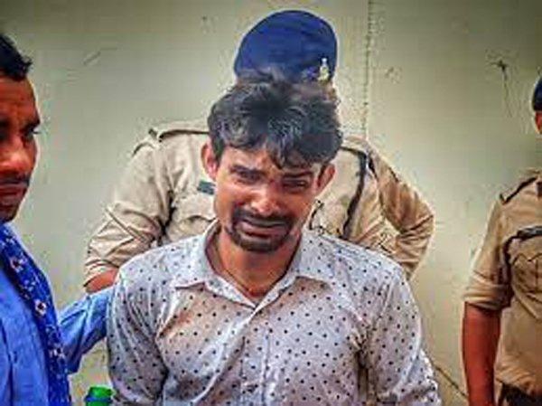 मां से इश्क और 4 साल के बेटे को जलाया...