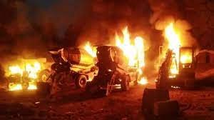 हाईवे पर नक्सलियों ने 6 वाहनों में लगाई आग