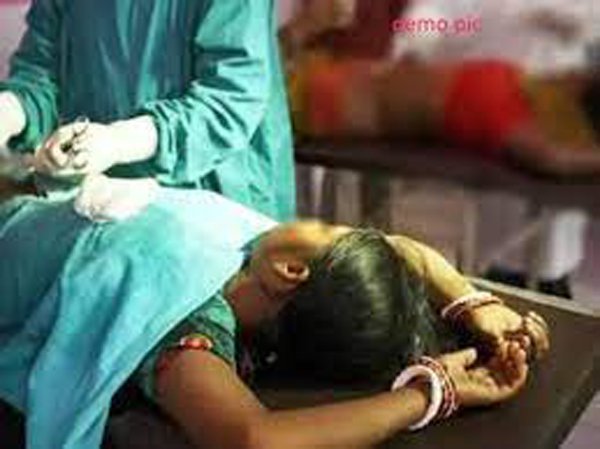 Cg: नसबंदी ऑपरेशन में डॉक्टर की बड़ी लापरवाही, काट डाली महिला की अतड़ी