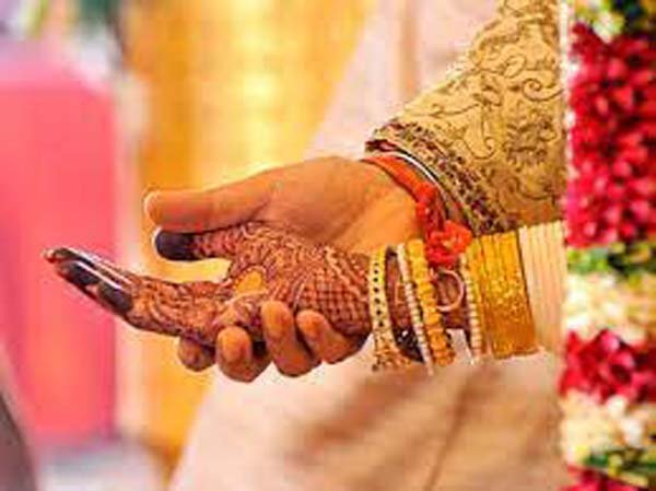 दूल्हे ने जैसे ही पहनाई जयमाला, दुल्हन ने कर दी थप्पड़ों की बारिश.., जानिए क्यों ?