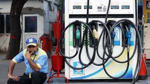 Petrol Diesel Price in Raipur Today: पेट्रोल-डीजल की बढ़ती कीमतों पर लगा ब्रेक, जानें आज कितनी हैं कीमतें