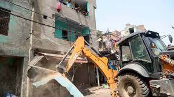 SC के आदेश के बावजूद कार्रवाई क्यों?