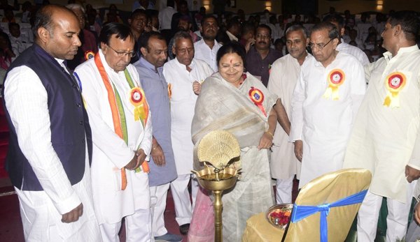 निरोग और स्वस्थ जीवनशैली का आधार है योग :अनिला भेंड़िया