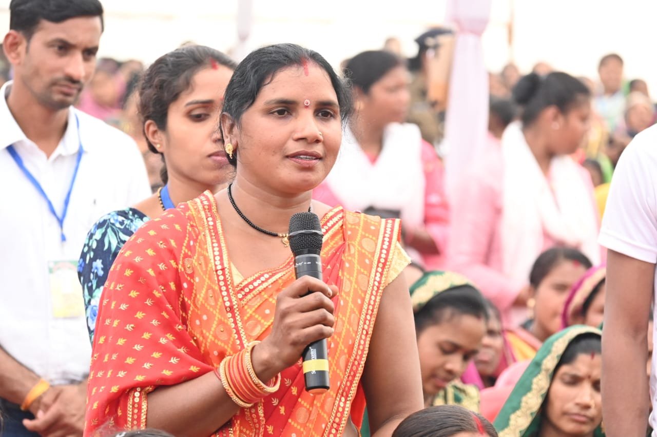 श्रीमती होमेश्वरी साहू ने बताया एक हजार 54 क्विंटल वर्मी कम्पोस्ट बनाया है, 4 लाख 2 हजार रुपये की आमदनी हुई है