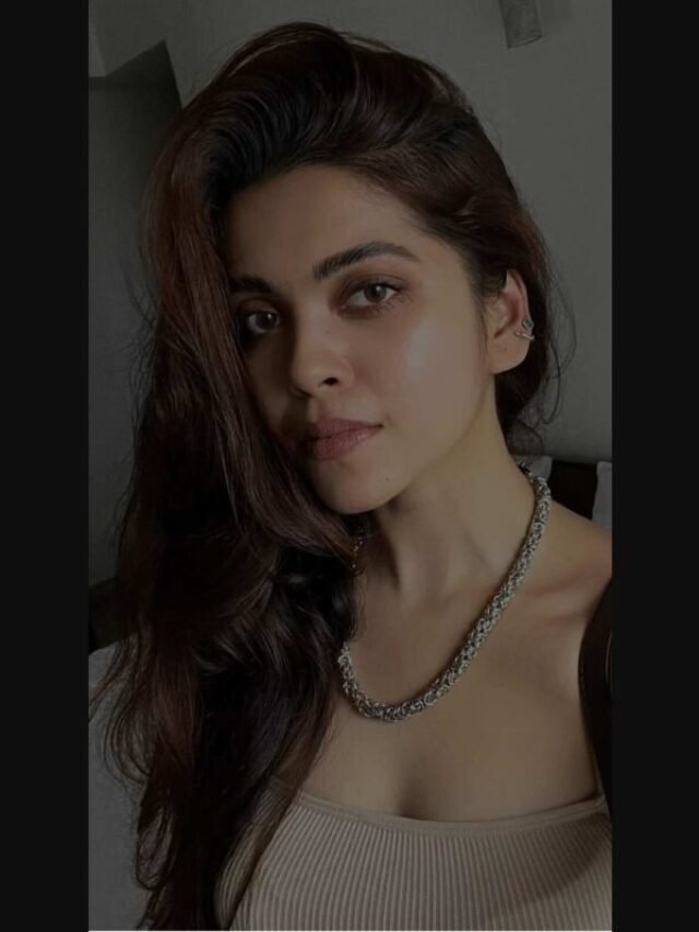 दीपिका जैसी दिखने वाली लड़की जाने कौन है