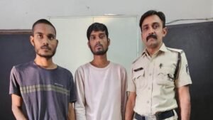 Raipur News: रायपुर में कहर ढा रहा बदमाश गैंग, बदमाशों ने महिलाओं से सरेआम की छेड़छाड़, पेट्रोल पंप कर्मचारी को चाकू से किया घायल