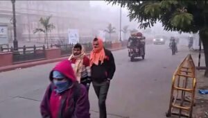 Weather Forecast: कड़ाके की ठंड के साथ घने कोहरे ने थामी रफ्तार, इन राज्यों में होगी बारिश, मौसम विभाग ने दी चेतावनी
