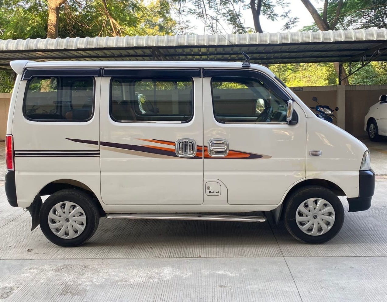 27 माइलेज के साथ मात्र 3.80 लाख रुपये में बड़े परिवार के लिए खरीदें 7 सीटर Maruti Eeco, यहाँ देखे आकर्षक डील