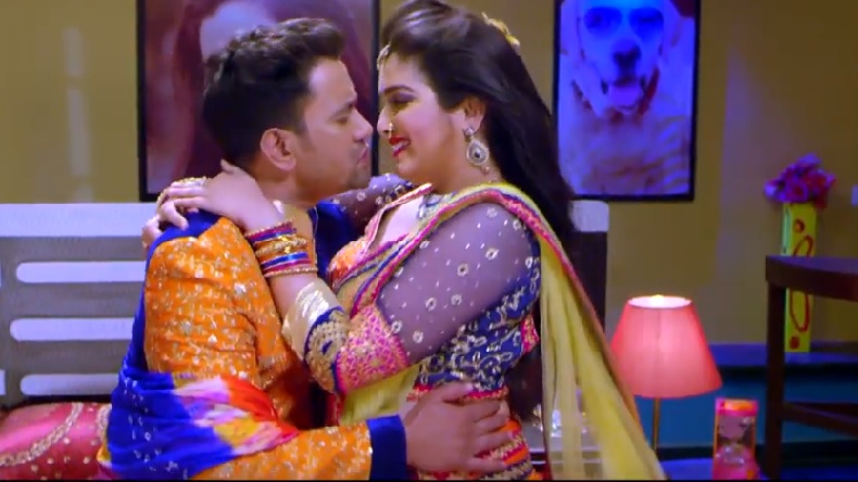 आधी रात में Amrapali को देख Nirahua हुए बेकाबू, रोमांस वीडियो देख मच गया हड़कंप