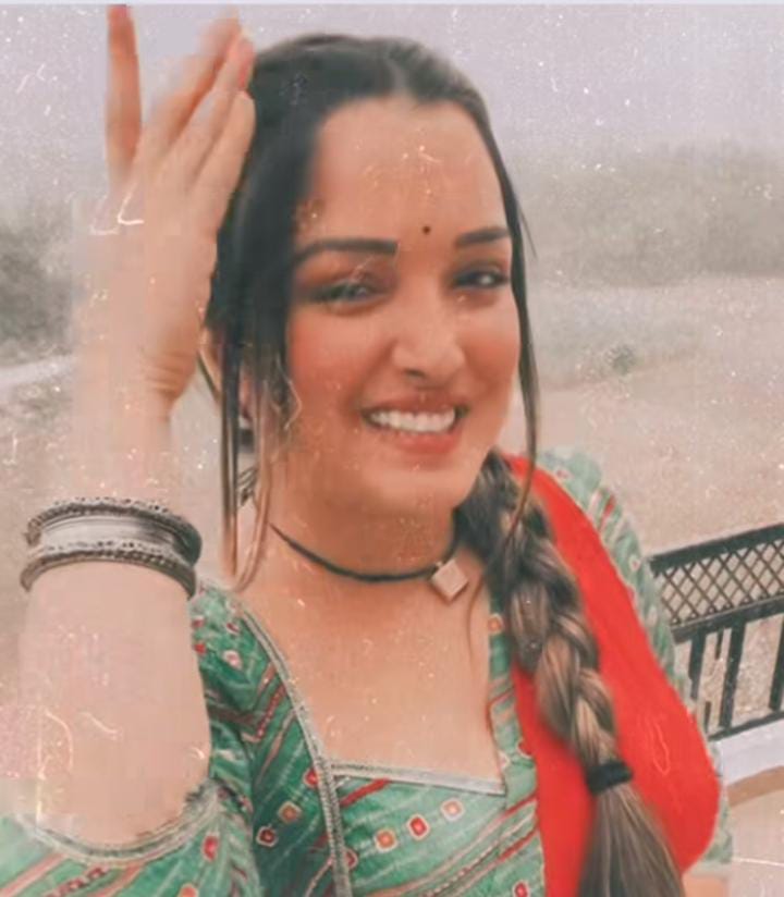 Pavan Sing के गानो पर Aamrapali Dubey ने जमकर मारे ठुमके , फैंस हुए दीवाने