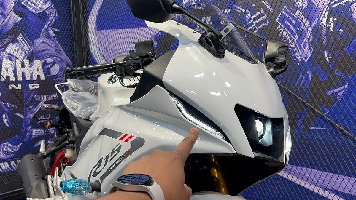 Yamaha R15 V4