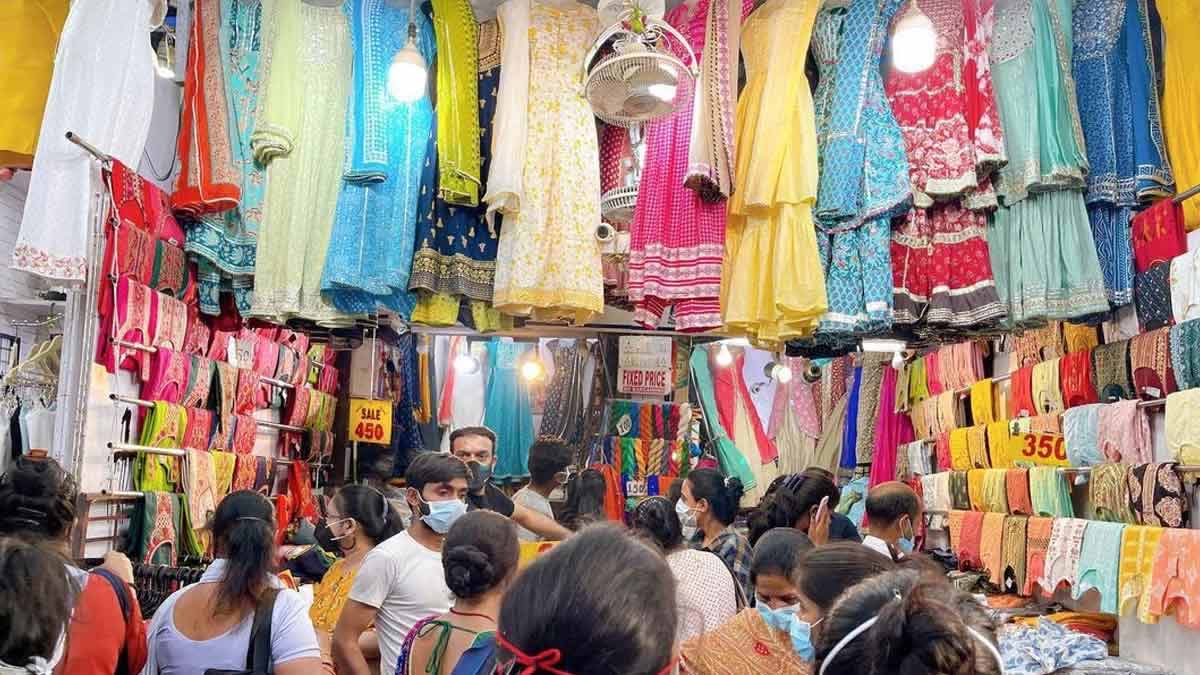दिल्ली के इन बाजारों से करे ब्रांडेड और सस्ते कपड़ो की शॉपिंग , कम दाम में