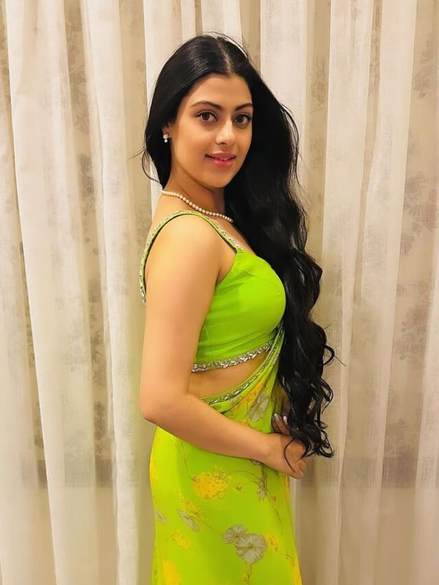 आशा भोसले की पोती की अदाए फैंस को दीवाना कर रही है