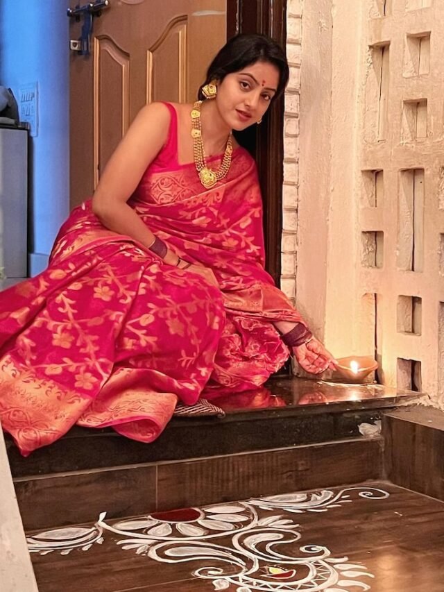 आईपीएस अफसर बनकर भी पहचान खो दी है ये एक्ट्रेस