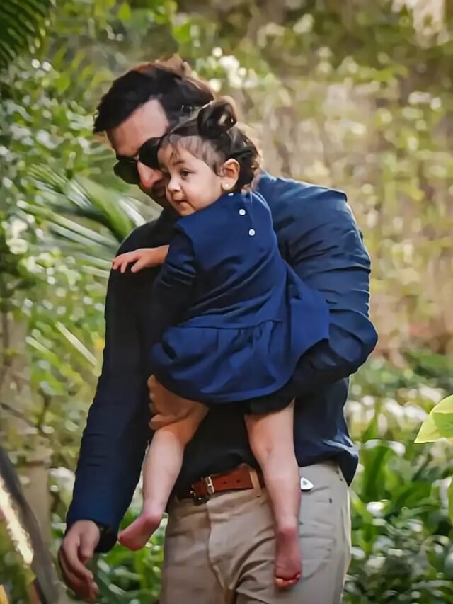 बेटी रहा के साथ रणबीर ने दिया पोज़