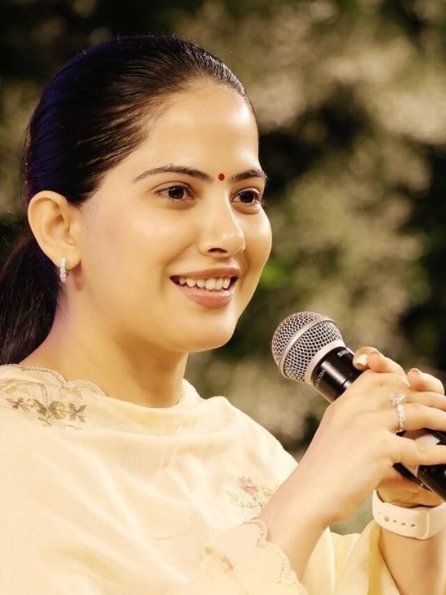 जया किसोरी का भजन मोबाइल से शूट करते हुए पापा ने पकड़ा लाइट