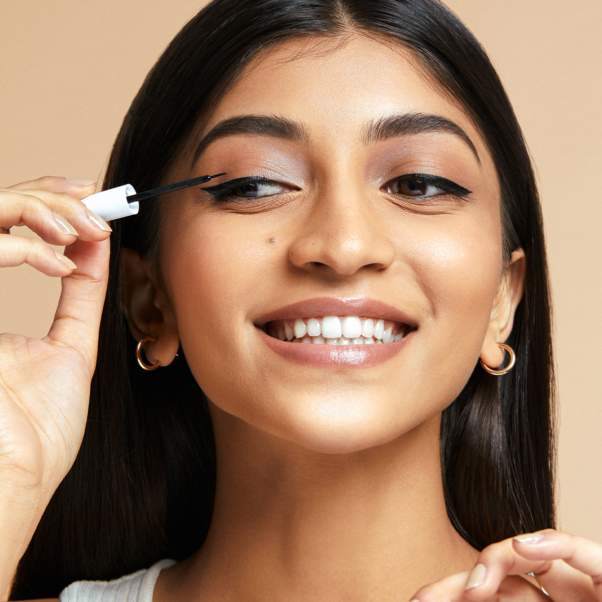 Makeup Tips : क्या आप भी फैलते काजल से है परेशान तो हम आपके लिए लाये है कुछ आसान eye makeup tips