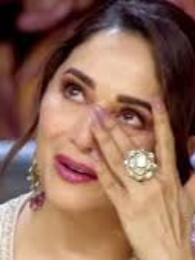 रो पड़ीं माधुरी दीक्षित आपने हमारी जिंदगी बनाई’, बेटों का प्यार देख