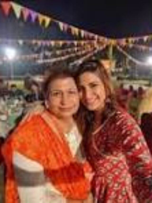 पुलिस अफसर रही आहना की माँ रिटायरमेंट के बाद किया ग्रेडुअसन