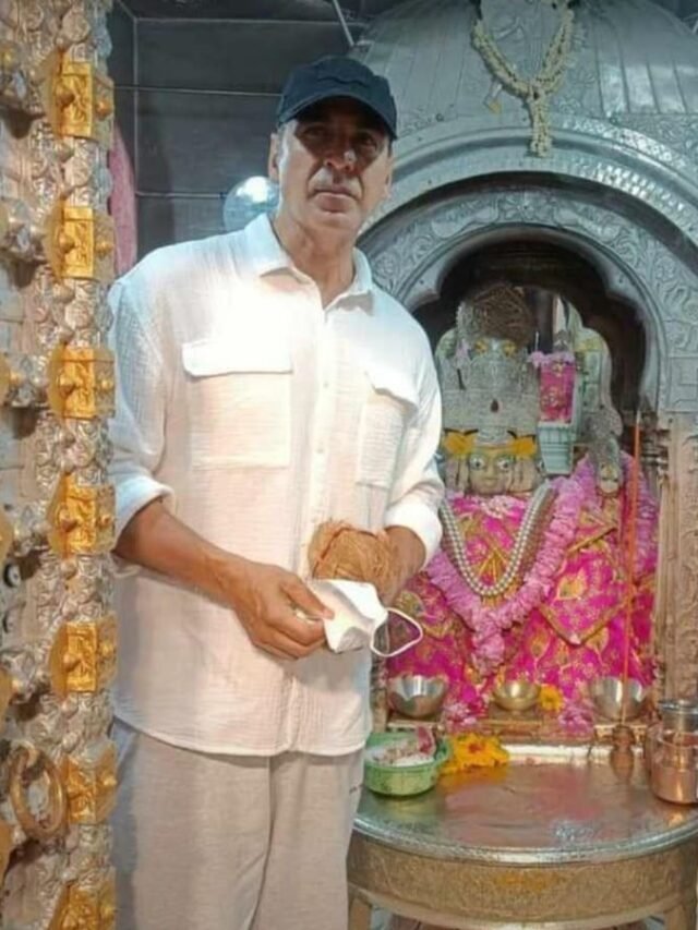 अक्षय कुमार ने कतार में खड़े होकर किए ब्रह्मा मंदिर में दर्शन