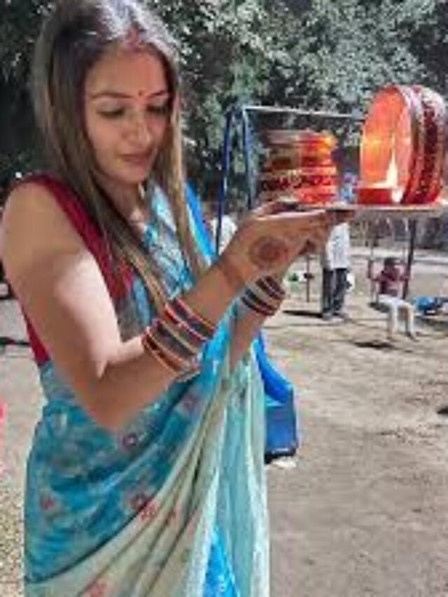 बड़ा पाव गर्ल चन्द्रिका रियल लाइफ में बेहद खूबसूरत है