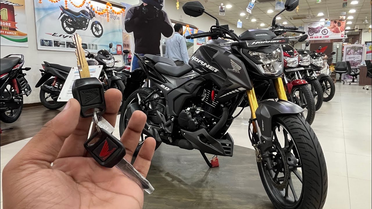 शानदार कलर कॉम्बो वाली Honda की किलर बाइक नए वेरिएंट में मचा रही गदर,देखे सरफिरा लुक