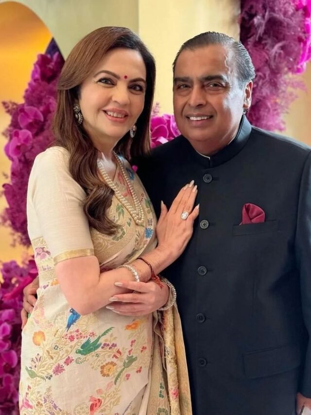 ​नीता अंबानी ने पेरिस में धरा ऐसा रूप कि हर भारतीय को होगा गर्व देखे