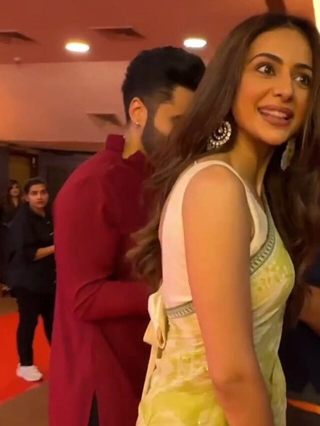 धर्मवीर 2 के ट्रेलर लॉन्च पर राकुलप्रीत गिरते गिरते बची