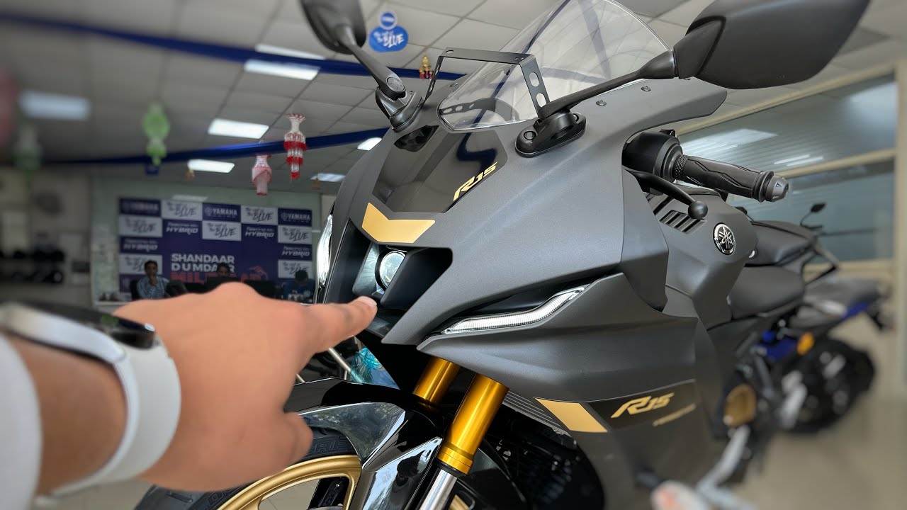 ढिंचक लुक में कहर ढा रही New Yamaha R15 v4,देखिये इंजन की शानदार पेशकश