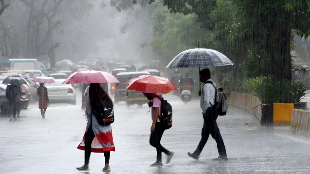 Weather Update: कड़कती बिजली के साथ तेज बारिश की सम्भावना,देखे आपके राज्य के हाल