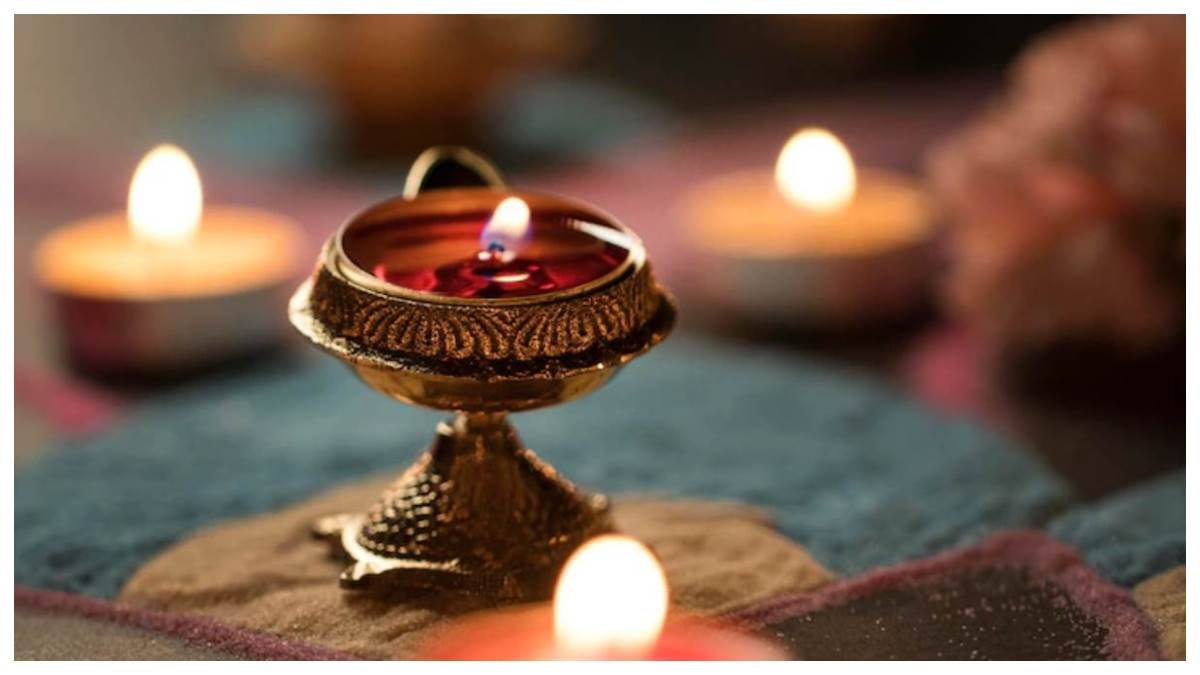 Astrology : घर में तिल के दीपक जलने से होता है बहुत फायदा,समस्याएं दूर होती है
