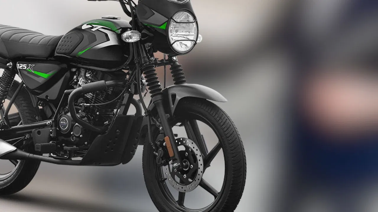 KTM की धज्जिया मचाने आई Bajaj की CNG बाइक जिसे देखते ही लड़के हुए घायल
