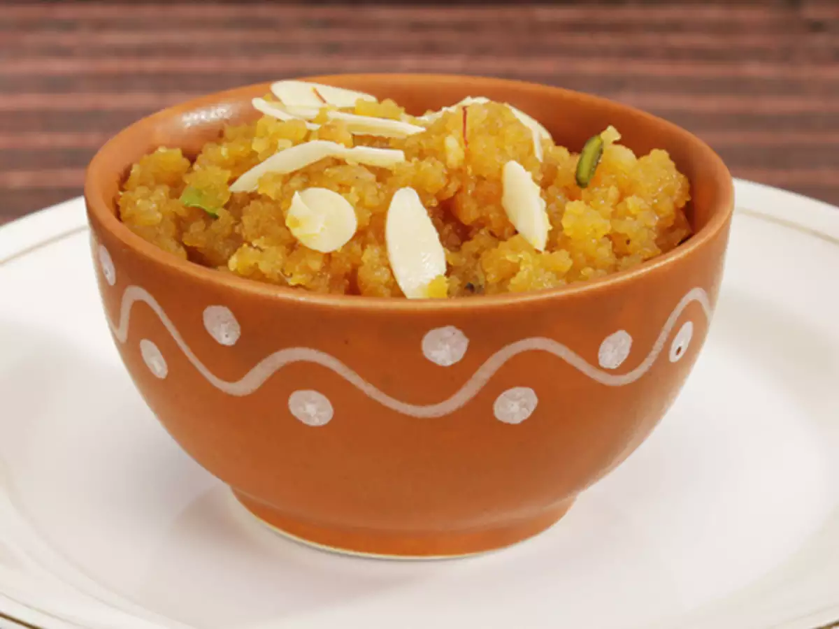 Mung Dal Halwa: स्वाद के गुणों से भरपूर होता है मुंग दाल हलवा जरूर ट्राई करे रेसिपी