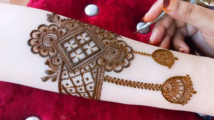 Latest Mehndi Design: ये मेहँदी लगाकर आपके हाथ लगेंगे खूबसूरत, देखे डिज़ाइन