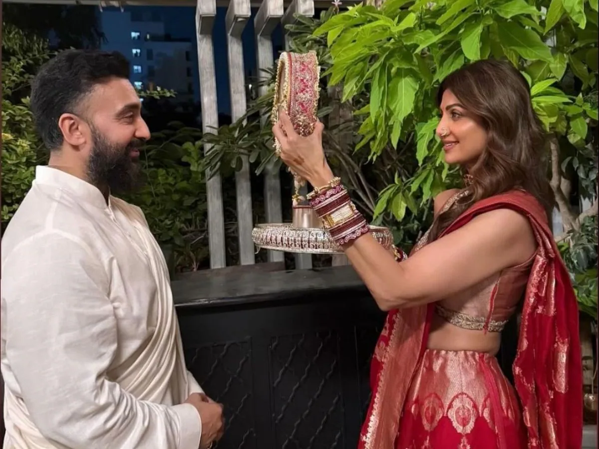 Karwachauth Special Photos: शिल्पा सेट्टी से लेकर रवीना टंडन ने कुछ इस प्रकार मनाया करवाचौथ