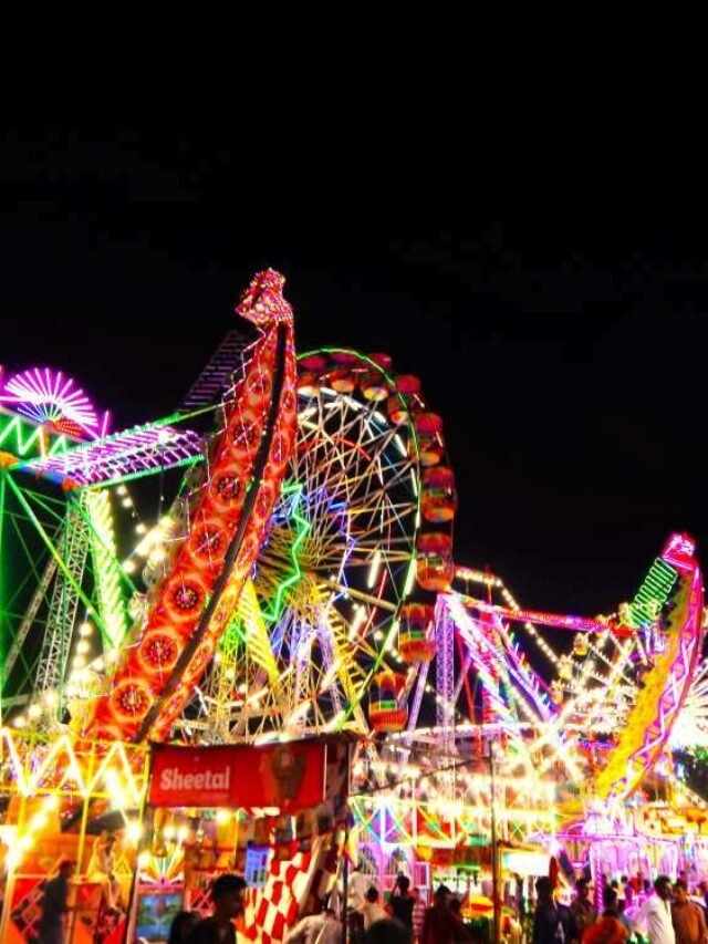 इधर अंडरब्रिज बारिश में बंद हो जाता है। लोग पटरी से होकर मीनाबाजार पहुंचते हैं। ऐसे में ट्रैफिक विभाग की परेशानी बढ़ जाती है।