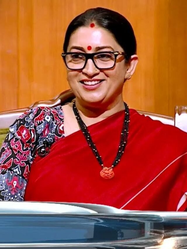 BJP नेता और पूर्व केंद्रीय मंत्री स्मृति ईरानी ‘आप की अदालत’ के कटघरे से ….