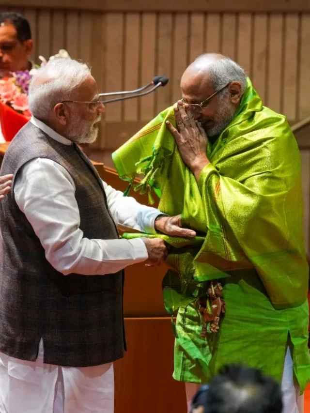 राधाकृष्णन को लेकर पीएम मोदी ने सभी दलों से की अपील, जानिए विपक्ष ने क्या कहाउपराष्ट्रपति चुनाव: राधाकृष्णन को लेकर पीएम मोदी ने सभी दलों से की अपील, जानिए विपक्ष ने क्या कहा