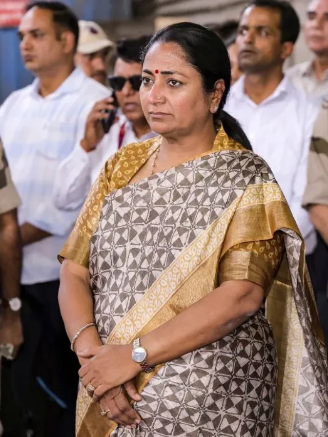दिल्ली की सीएम रेखा गुप्ता पर हमलावर ने किया अटैक कागज लाया, चिल्लाया और फिर थप्पड़… पब्लिक में छिपा हमलावर कैसे CM रेखा गुप्ता तक पहुंचा?